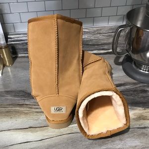 Size 9 chestnut Ugg Boots